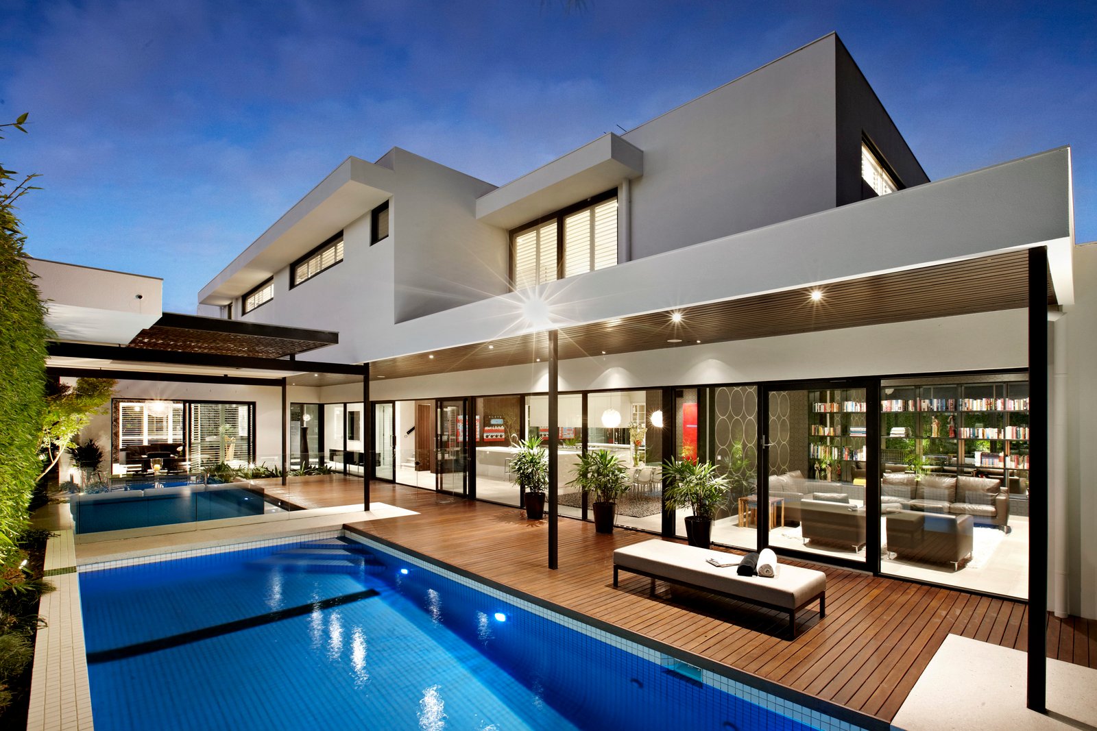 Residencia moderna con alberca